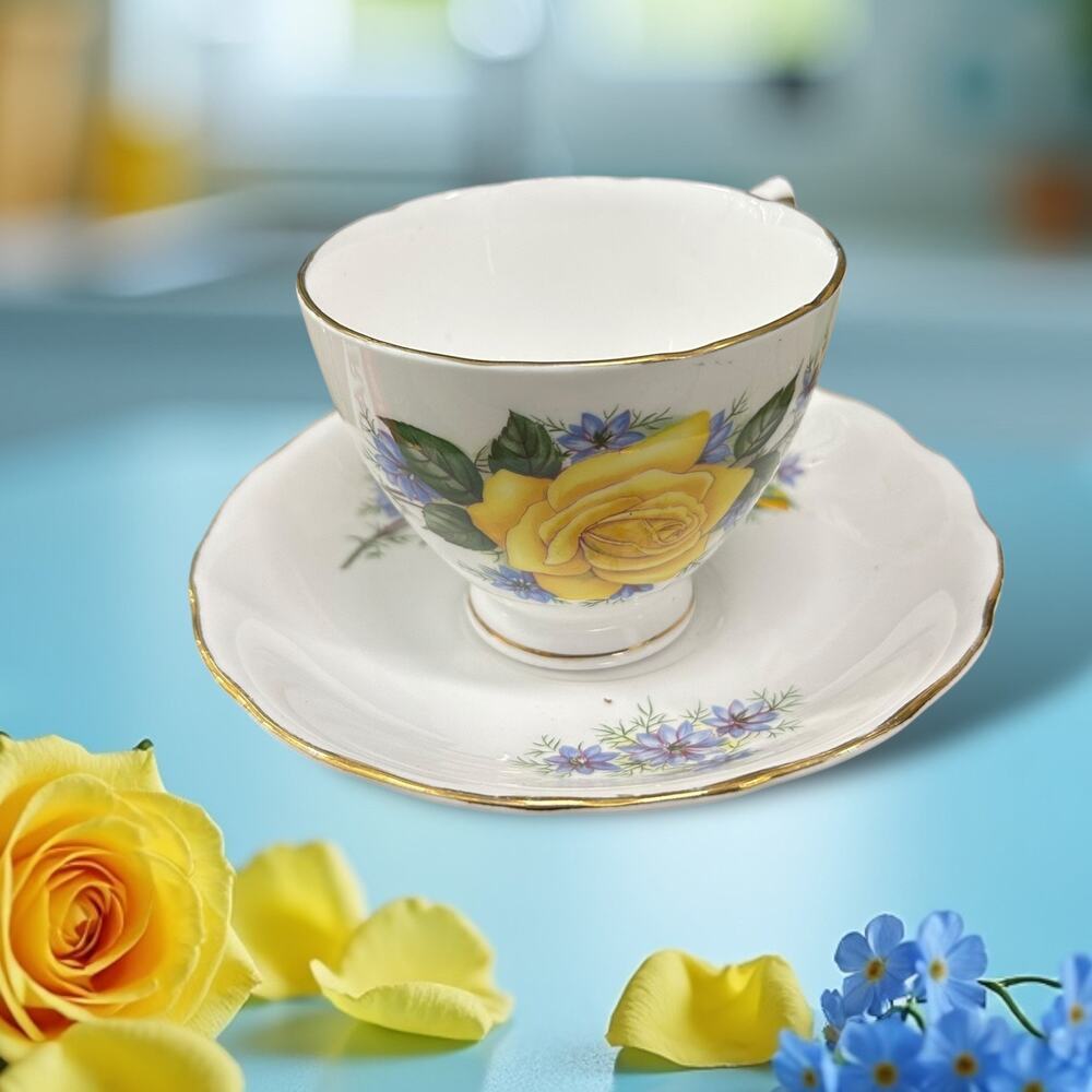 Royal Vale Fine Bone China Teacup & Saucer Set- Yellow Roses Excellent Condition